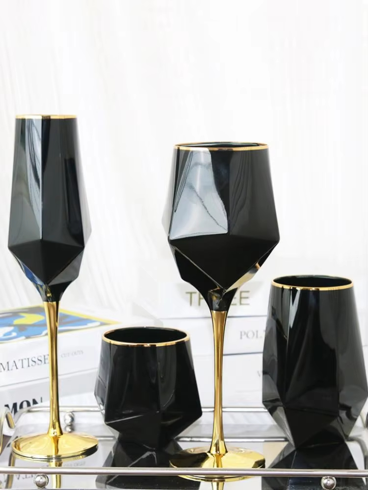 Wine Beer The Whiskey - Copa de vino con borde dorado