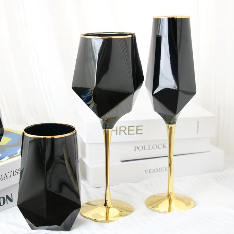 Copa de vino con borde dorado  - Wine Beer The Whiskey reseña y precio